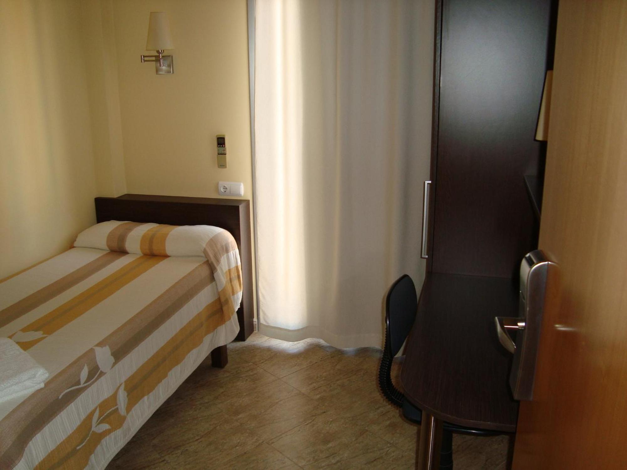 Hostal Sant Sadurní Sant Sadurni d'Anoia Exterior foto