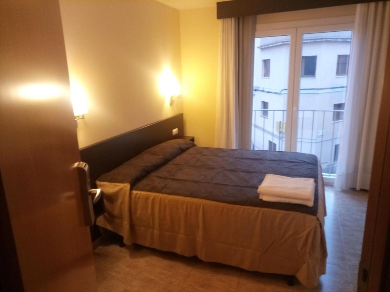 Hostal Sant Sadurní Sant Sadurni d'Anoia Exterior foto